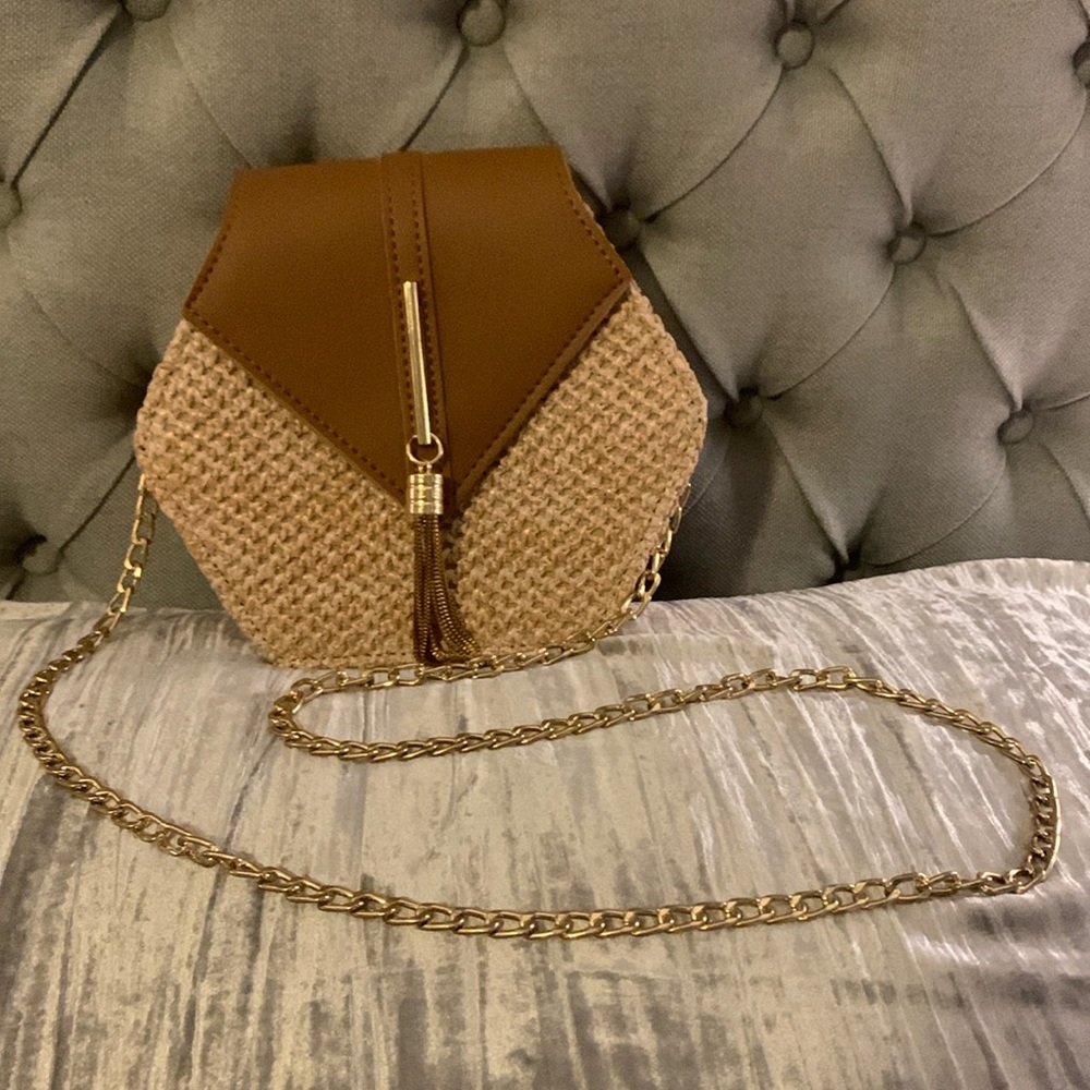 Hexagon straw crossbody bag with faux leather